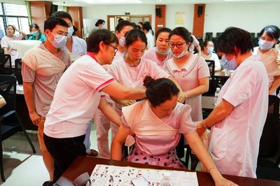 光荣！柳州市社会福利院2名护理员荣膺广西三八红旗手，彰显养老护理服务的温度与担当