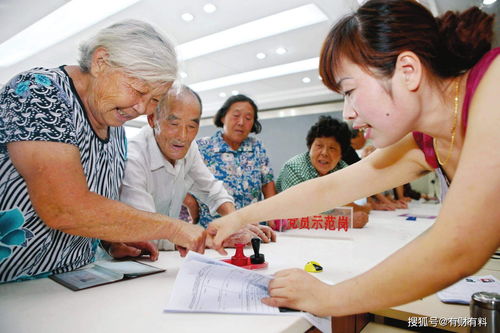 高龄津贴全面落地 2021年起满足条件可按月领钱，各地养老护理服务同步升级